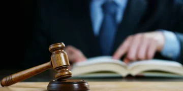 TJSC mantém condenação de ex-prefeito de Brusque por uso de dinheiro público para autopromoção
