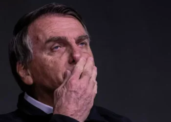 Defesa de Bolsonaro tem até as 21h13 para explicar violação de medida ao STF
