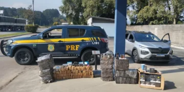 Casal é preso com mais de 230 kg de drogas e produtos contrabandeados na BR-470, em Rio do Sul