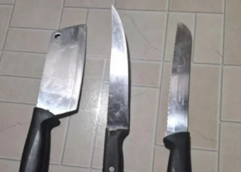 Homem com faca é um dos quatro presos por violência doméstica no sábado em Blumenau