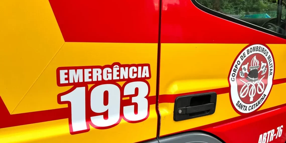 Jovem de 20 anos é atropelado por carro enquanto andava de bicicleta no Centro de Timbó