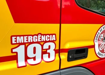 Jovem de 20 anos é atropelado por carro enquanto andava de bicicleta no Centro de Timbó
