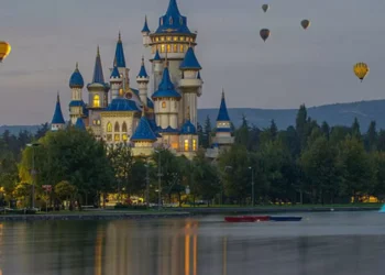 Tierra de sueños: Disneyland cumple 70 años de revolucionar la industria de los parques