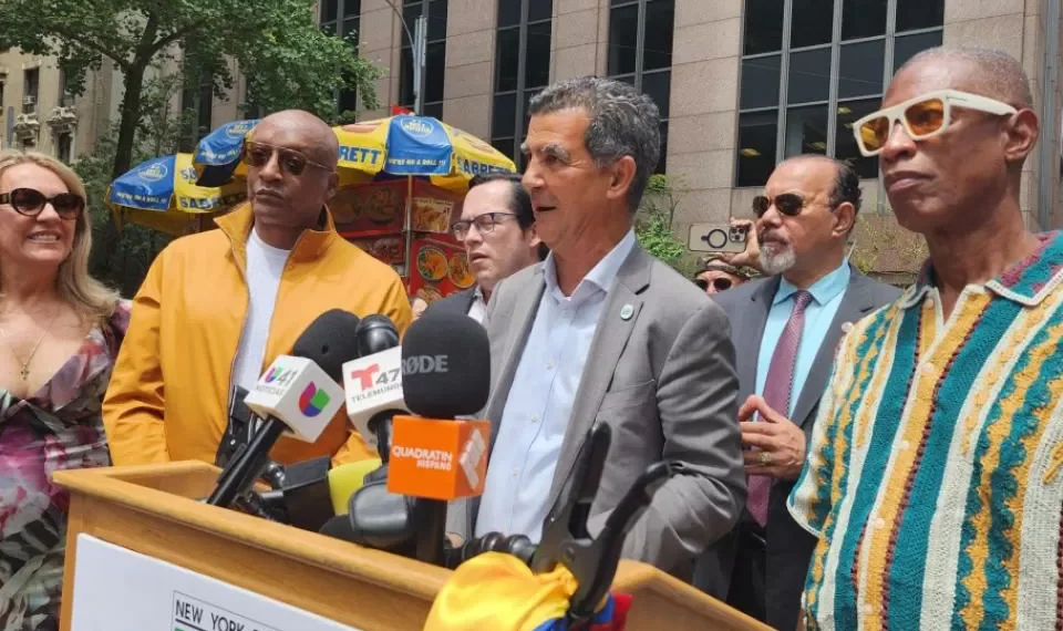 Guayacán Orquesta recibe homenaje en Nueva York por el 215 aniversario de Colombia