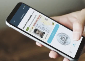 ¿Cualquier celular sirve para activar la cédula digital en Colombia?