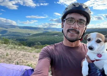 Blumenauense vence o câncer e completa 10 mil km de cicloviagem com sua cachorrinha