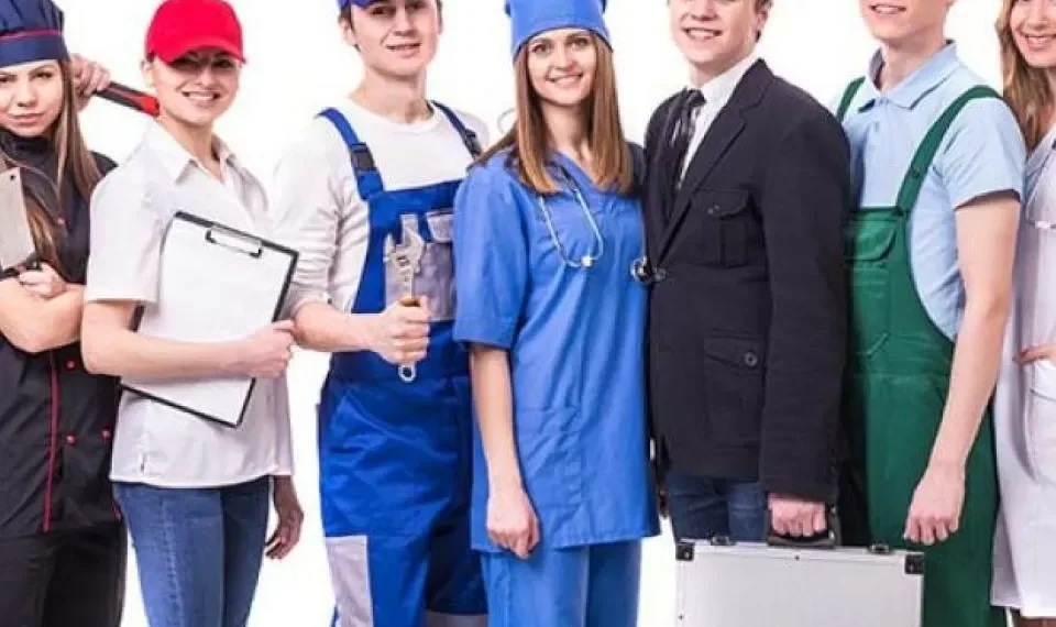 Estos son los 9 trabajos que no vale la pena tener en Colombia, según la IA