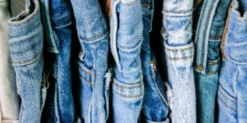 ¿Cómo lucir los jeans de botón cruzado?, la prenda viral de julio en TikTok