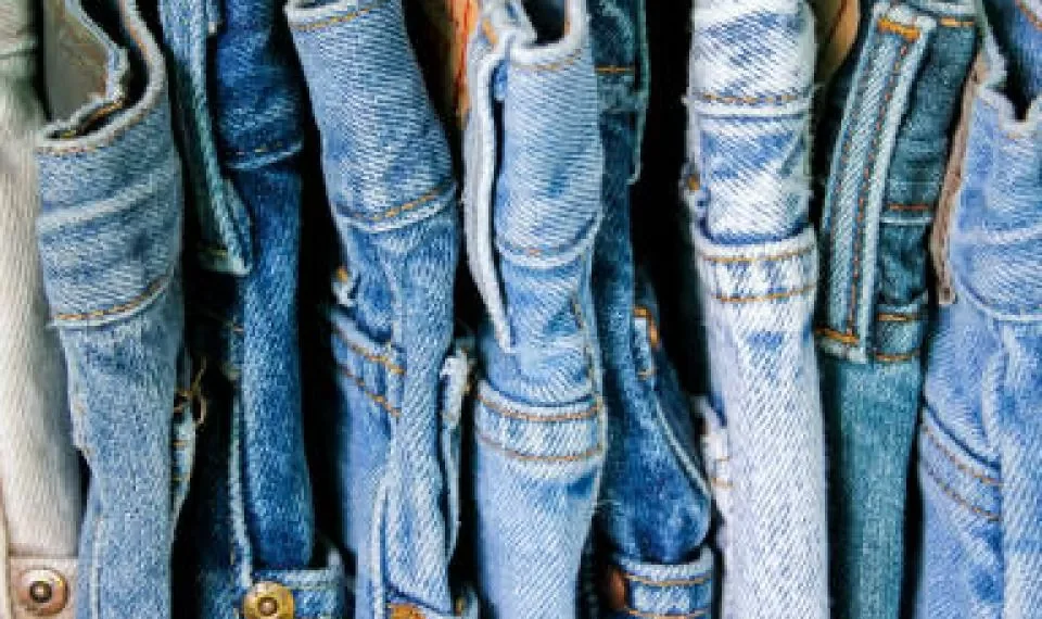 ¿Cómo lucir los jeans de botón cruzado?, la prenda viral de julio en TikTok