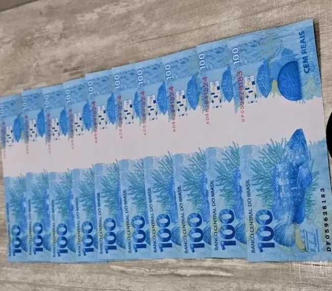 Notas falsas pelo correio: PF intercepta R$2 mil em cédulas ilegais em Chapecó