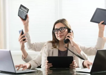 ¿Conoce a personas siempre ocupadas? Esto es lo que se refleja sobre su personalidad