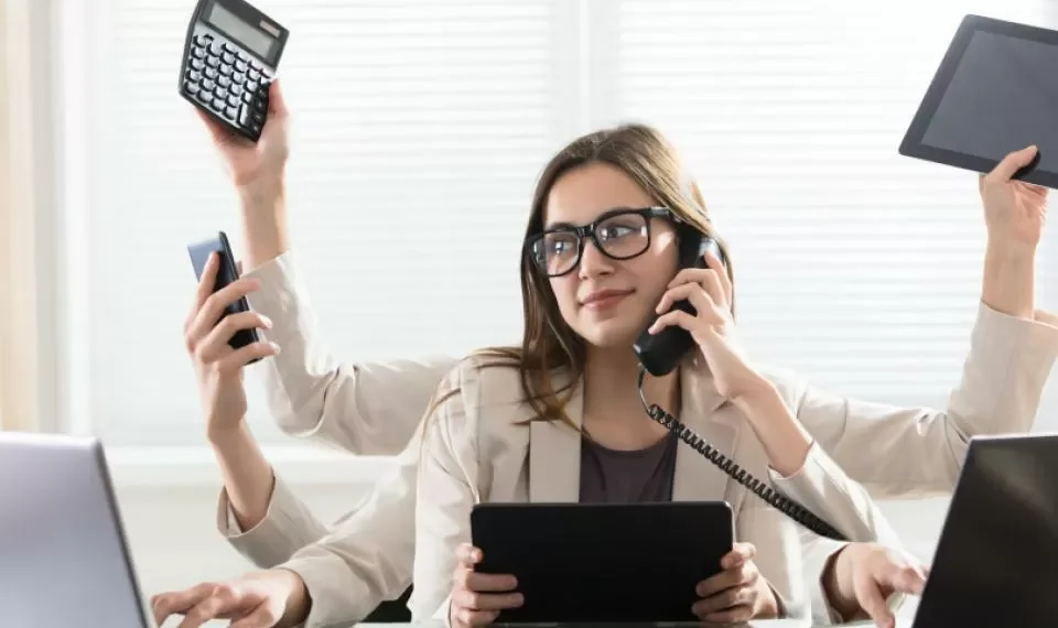 ¿Conoce a personas siempre ocupadas? Esto es lo que se refleja sobre su personalidad