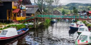 El pueblito de Colombia que parece de Europa: casas estilo suizo, puentes y canales