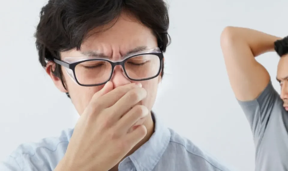 Por qué mis axilas huelen mal incluso si uso desodorante: la ciencia tiene la respuesta