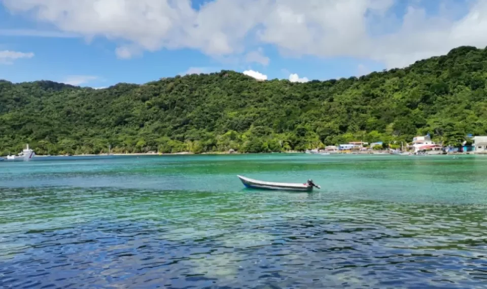 La playa colombiana que está rodeada de bosque y selva: pocos saben que existe