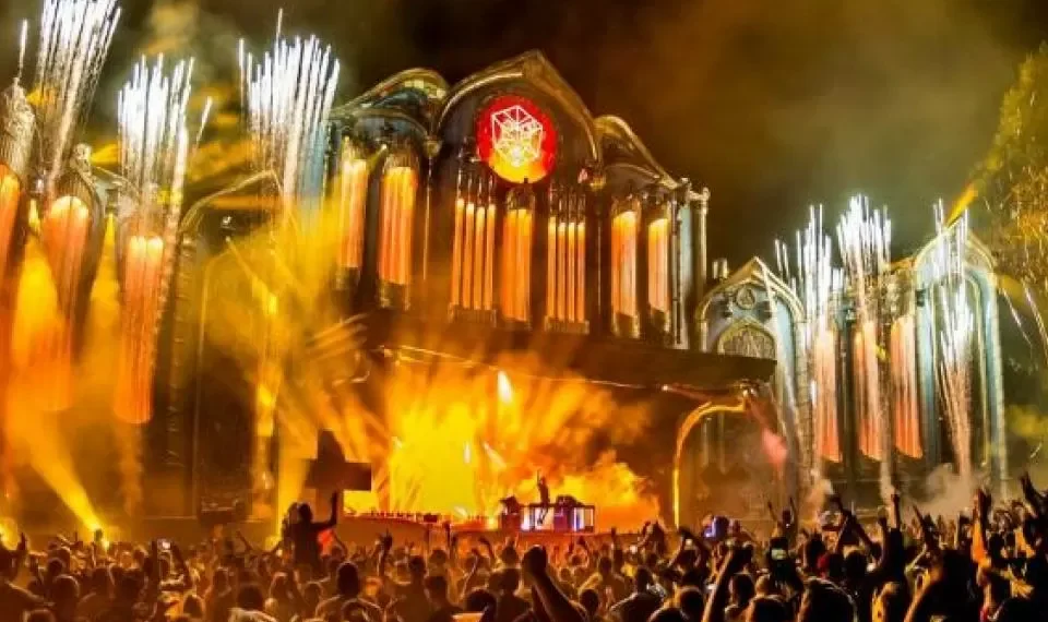 Tomorrowland apuesta por vasos reutilizables e ‘inteligentes’ tras millonaria multa