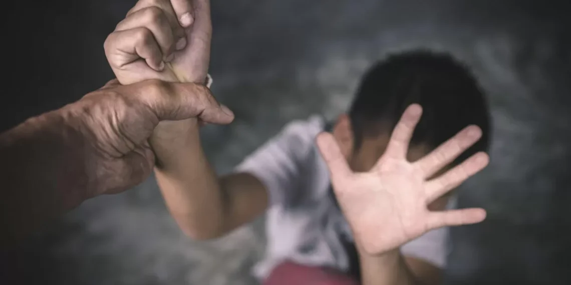 Criança ferida, dever esquecido: conselheiros tutelares são afastados por não proteger vítima de agressão em SC