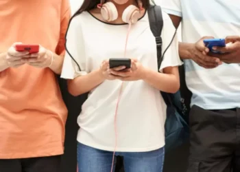 ¿Usa su celular en silencio? Esto opina la psicología sobre usted