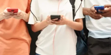 ¿Usa su celular en silencio? Esto opina la psicología sobre usted