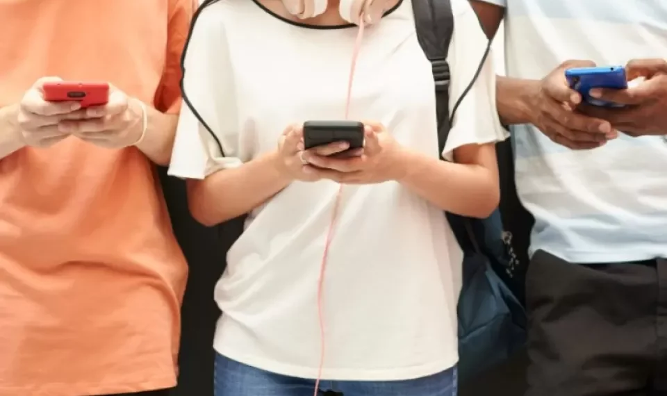 ¿Usa su celular en silencio? Esto opina la psicología sobre usted