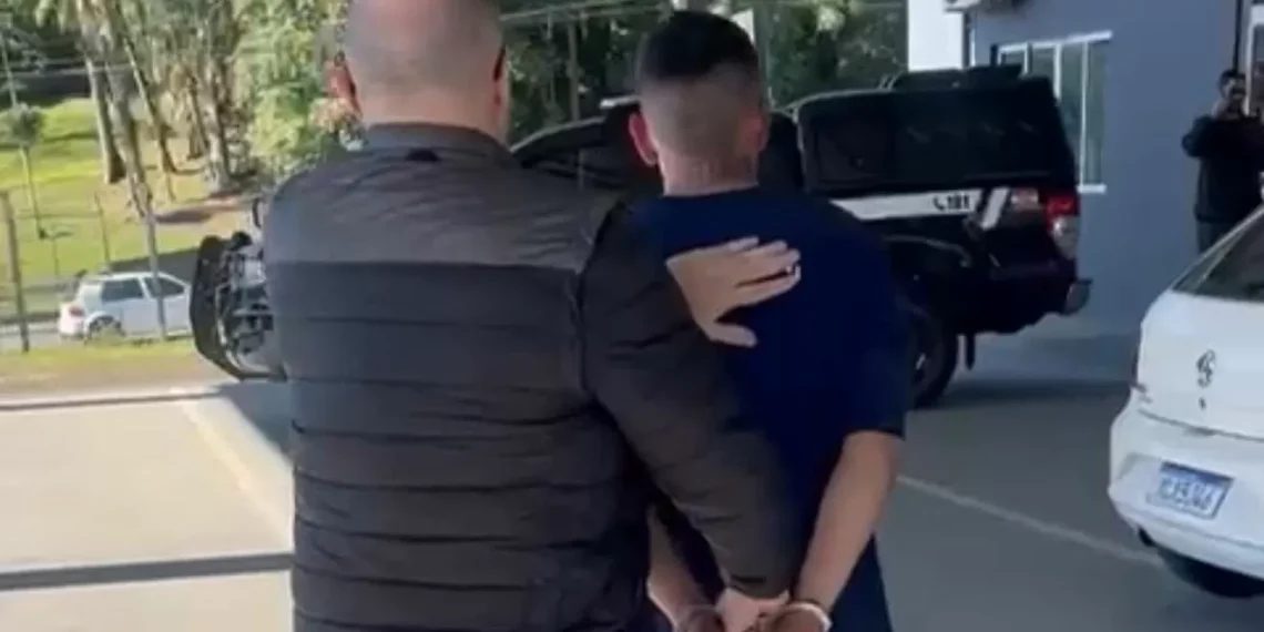 Jovem de 21 anos é preso em Blumenau acusado de agredir e ameaçar ex-esposa