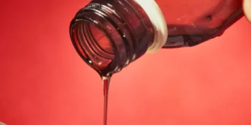 Tenga cuidado: Invima prohibió un jarabe para ‘fumadores con jengibre’ y es peligroso