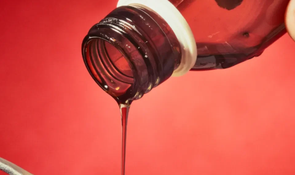 Tenga cuidado: Invima prohibió un jarabe para ‘fumadores con jengibre’ y es peligroso