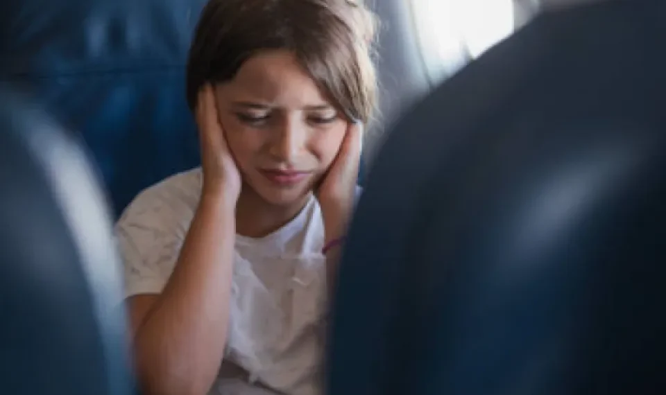 ¿Se le taponan los oídos en un vuelo? Piloto explica cómo puede evitarlo