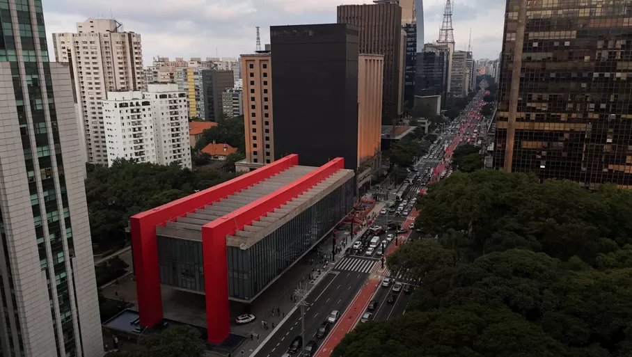 Economia brasileira deve sentir impacto, mas suportar tarifas de 50% de Trump