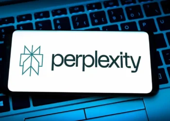 Startup que desafia o Google vai pagar imprensa por buscas em IA