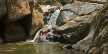 Calor, cascadas y café exquisito: el pueblo de Colombia que enamora a los extranjeros