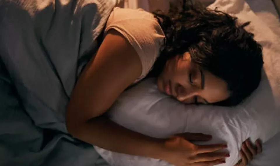 Agua tibia, mente en calma: la rutina nocturna que puede ayudar a vencer el insomnio