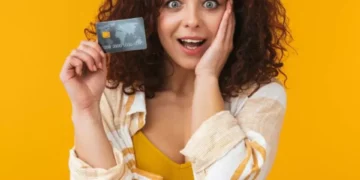 Los 5 errores más caros que cometen los colombianos al manejar su tarjeta de crédito