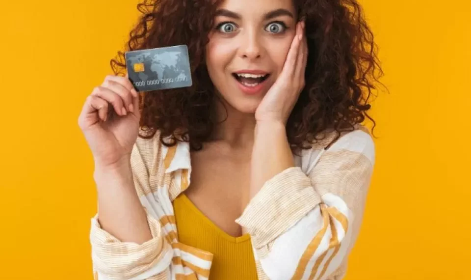 Los 5 errores más caros que cometen los colombianos al manejar su tarjeta de crédito