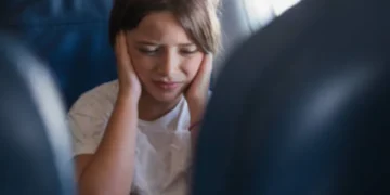 ¿Se le taponan los oídos en un vuelo? Piloto explica cómo puede evitarlo