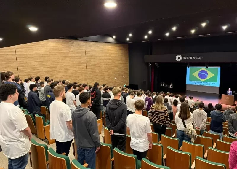 Alistados de Timbó participam de cerimônia cívica em homenagem à bandeira
