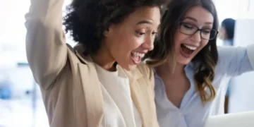 No es negro y tampoco blanco: el color que utilizan las personas que son más felices