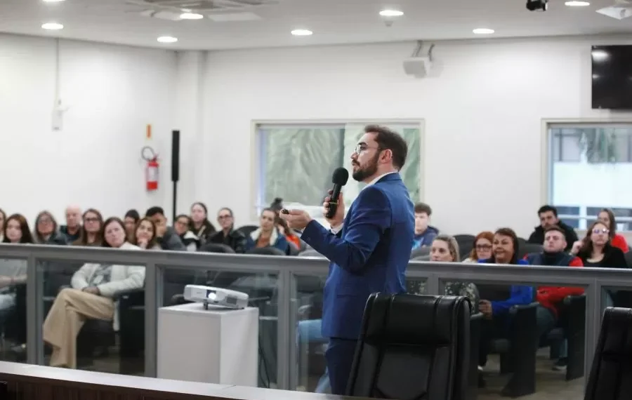 Câmara de Blumenau reforça defesa digital com palestra sobre segurança cibernética