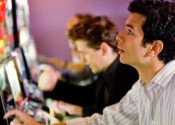 Los 7 trucos perfectos para ganar dinero en las máquinas tragamonedas, según la IA