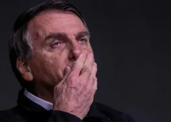 Bolsonaro é indiciado por compartilhar mais de 300 vídeos no WhatsApp mesmo proibido