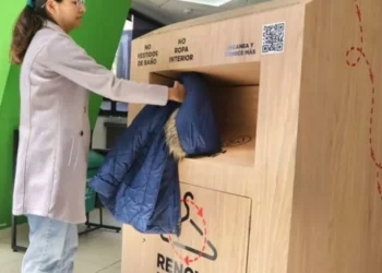 ¿Qué es la moda circular? Bogotá lanza red de 17 contenedores para ropa usada