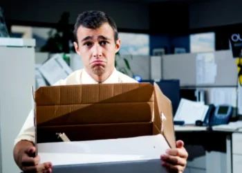 Los 8 trabajos que más renuncian los colombianos según la IA