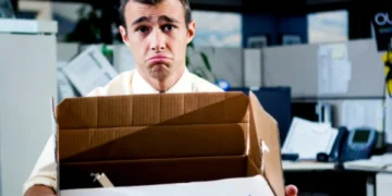 Los 8 trabajos que más renuncian los colombianos según la IA