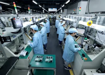 China registra desaceleração da produção industrial e das vendas no varejo em julho