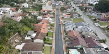 Rua Santa Catarina começa a ser pavimentada em Timbó