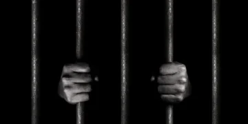 Homem é condenado a 18 anos de prisão por matar ladrão com barra de ferro após furto de bicicleta em SC