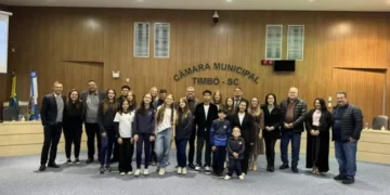 Parlamento Jovem de Timbó empossa nova legislatura e elege Mesa Diretora