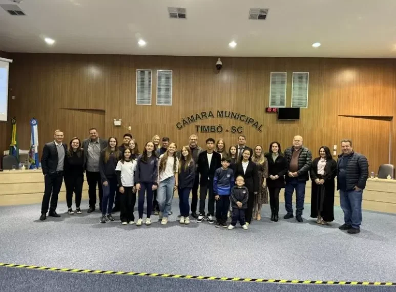 Parlamento Jovem de Timbó empossa nova legislatura e elege Mesa Diretora