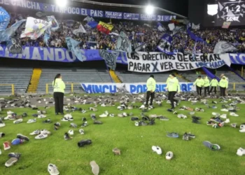 Qué pasó con los zapatos lanzados en El Campín por los hinchas de Millonarios