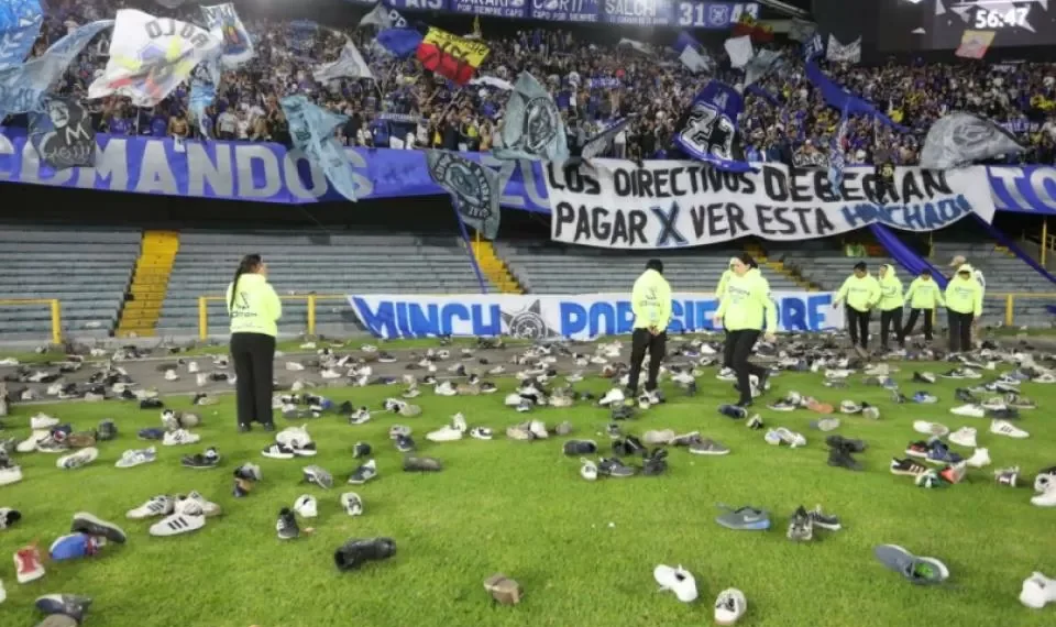 Qué pasó con los zapatos lanzados en El Campín por los hinchas de Millonarios